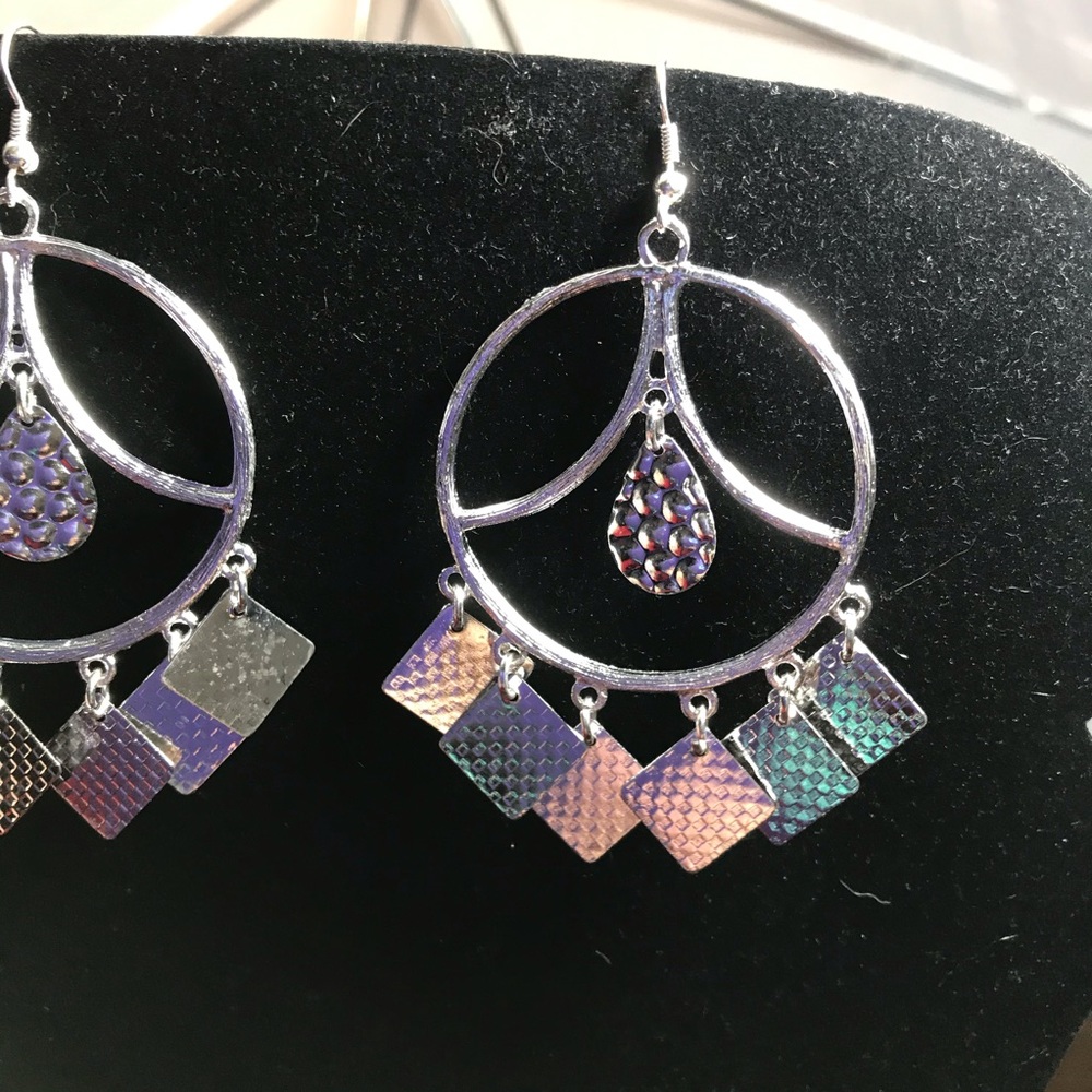 Final Price ♥️
New Silvertone Circle Dangle Earrings - Picture 3 of 4